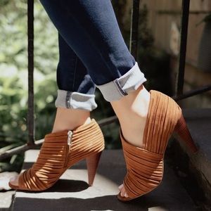 New Vince Camuto Anara Leather Ankle Bootie